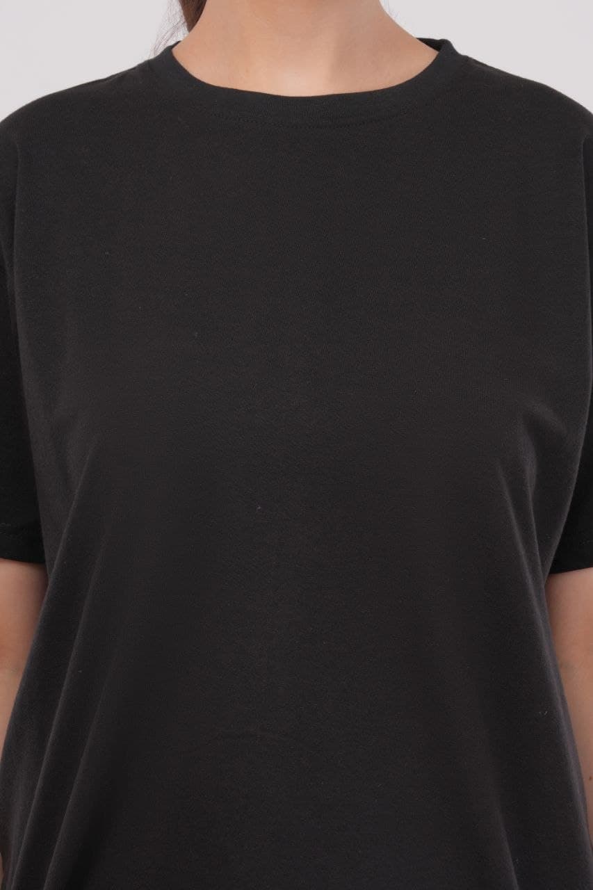 Black oversized tshirt made with 220 GSM combed cotton — fabric detail